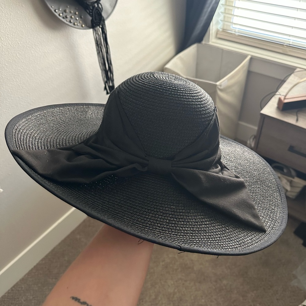 Black Bow Straw Sunhat